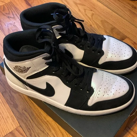 Selling Air Jordan 1 Mid SE ‘Diamond’. Size 8.5 Good condition Semi New. - Picture 1 of 11